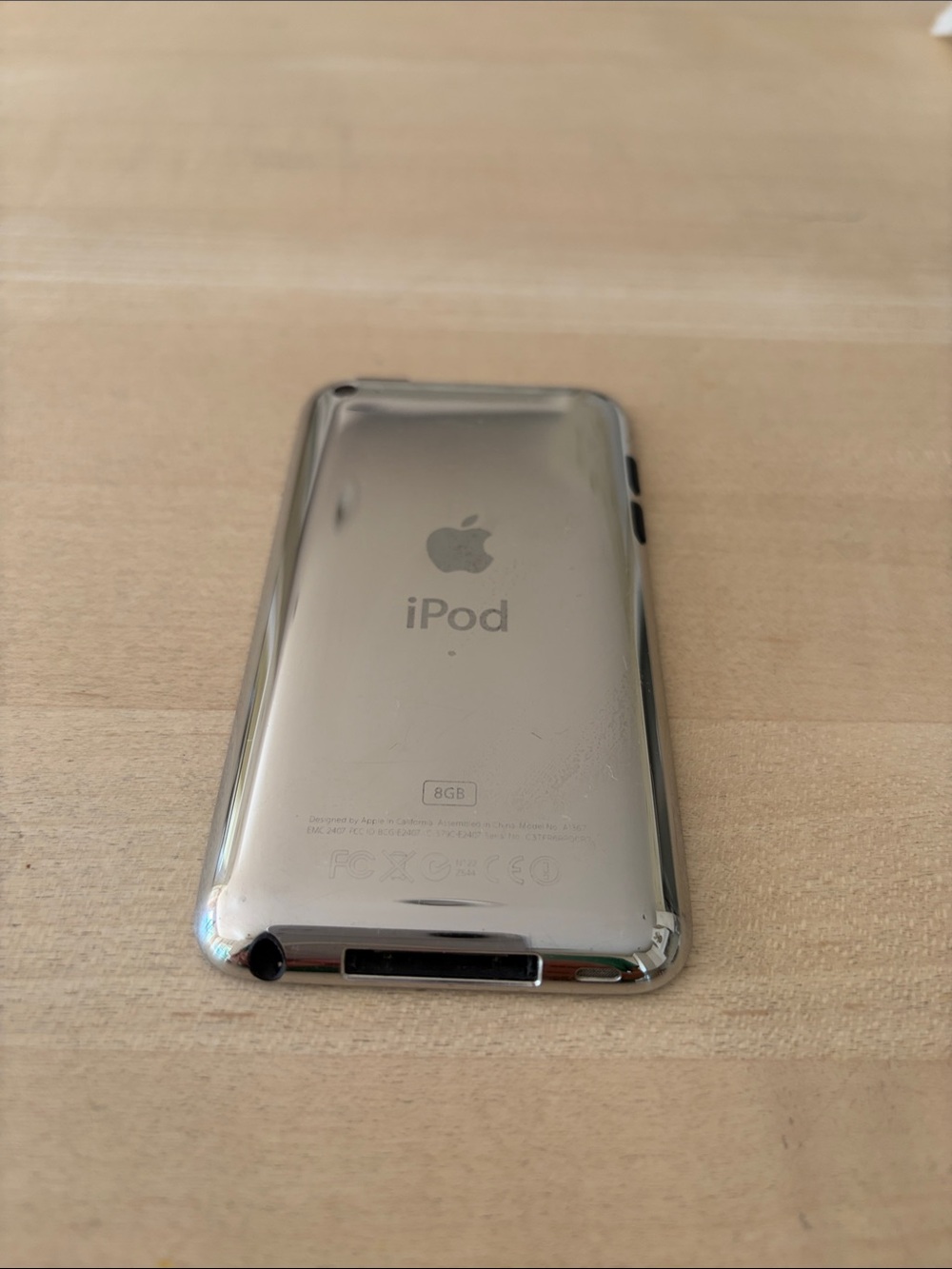 Apple iPod 8GB Classic - Chrome Silver Back